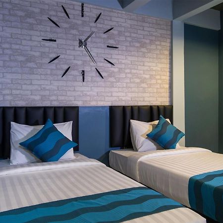 Amity Poshtel Hostel Krabi Exterior photo