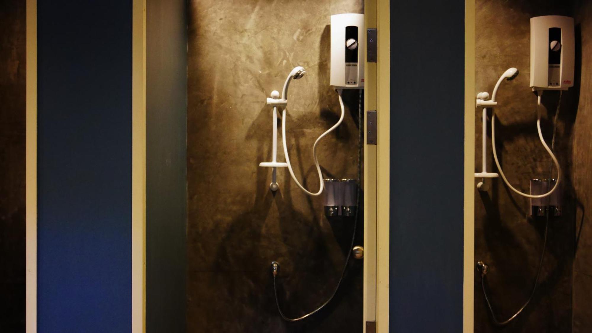 Amity Poshtel Hostel Krabi Exterior photo