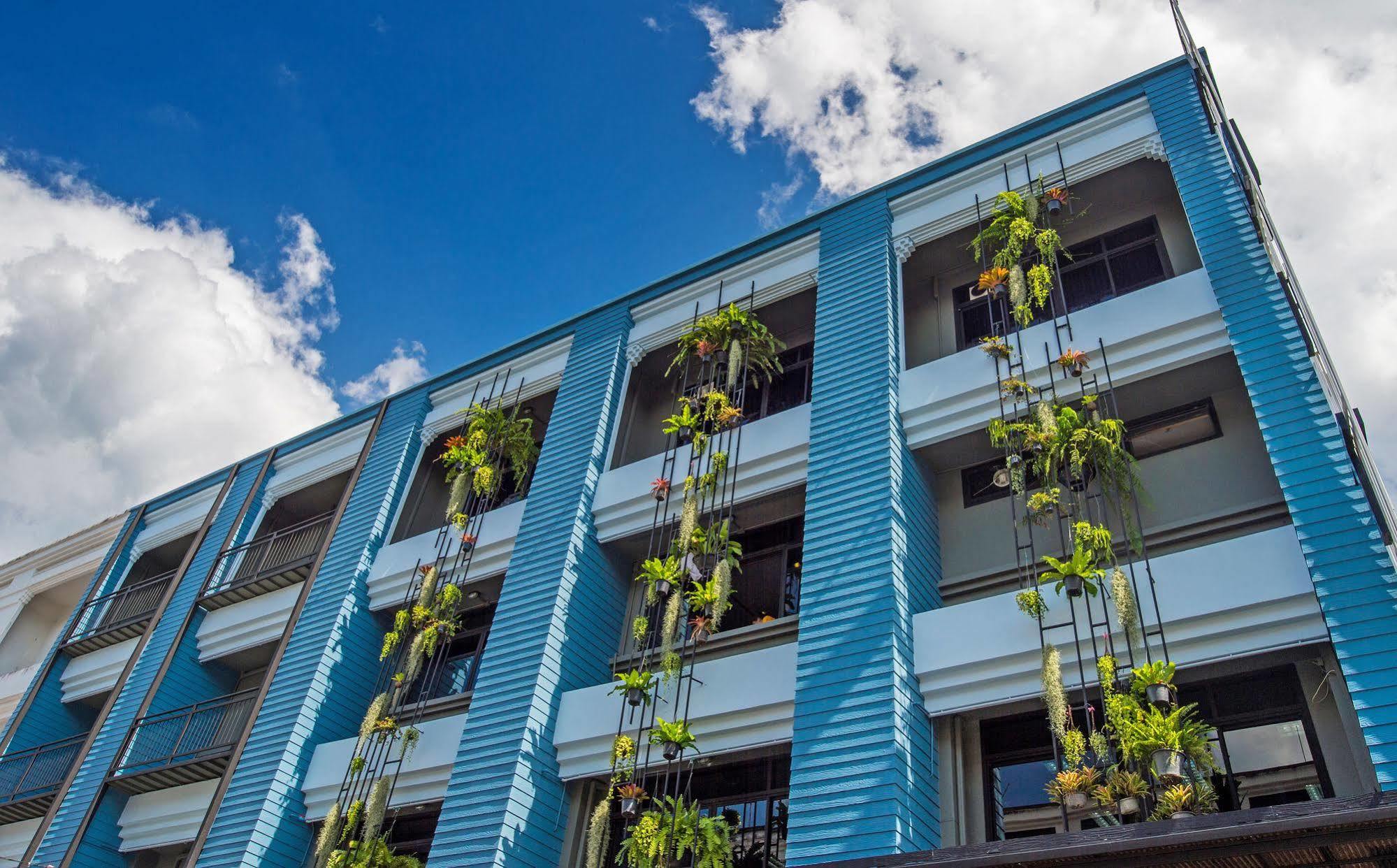 Amity Poshtel Hostel Krabi Exterior photo