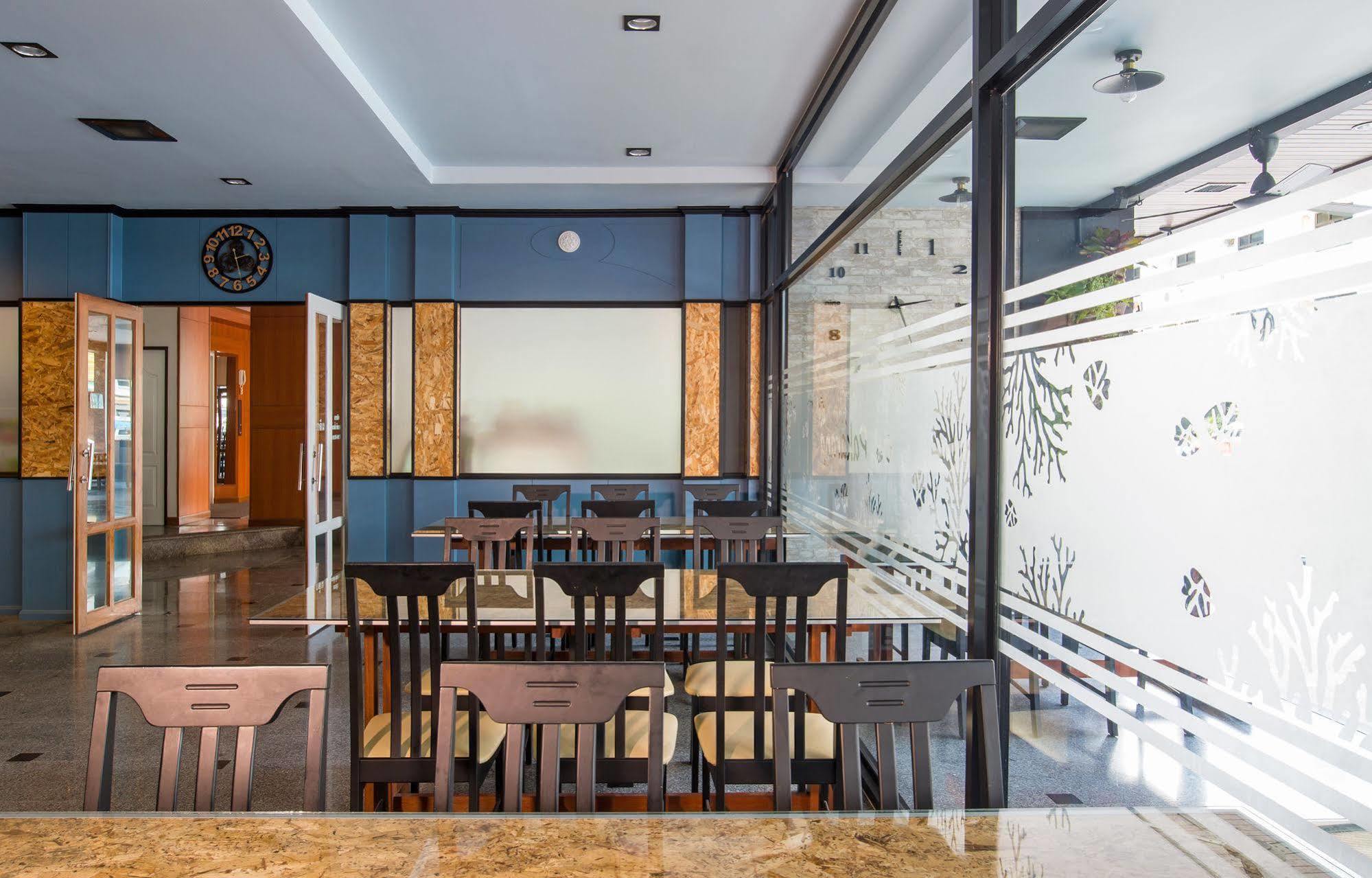Amity Poshtel Hostel Krabi Exterior photo