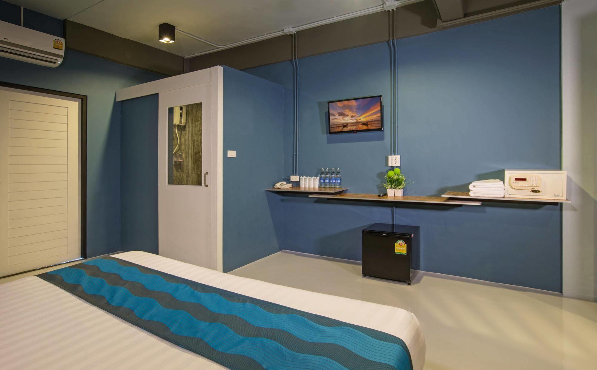 Amity Poshtel Hostel Krabi Exterior photo