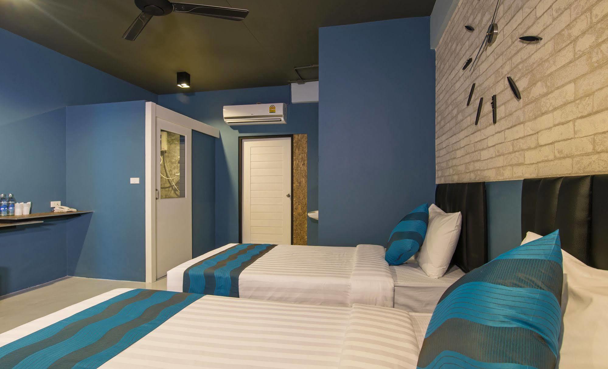 Amity Poshtel Hostel Krabi Exterior photo