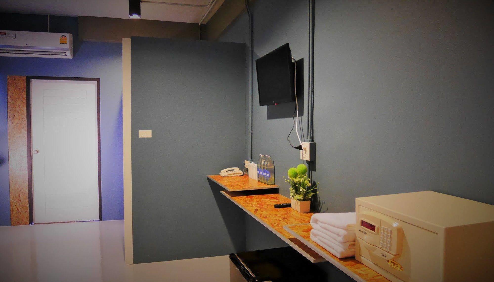 Amity Poshtel Hostel Krabi Exterior photo
