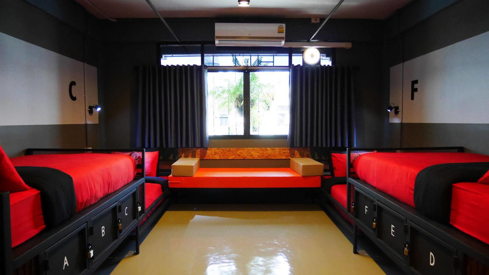 Amity Poshtel Hostel Krabi Exterior photo