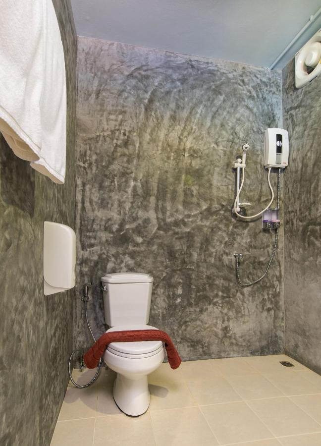 Amity Poshtel Hostel Krabi Exterior photo